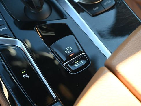 Used 2022 BMW M550i xDrive w/ Premium Package image 35