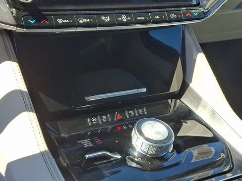 Used 2024 Jeep Wagoneer 4WD w/ Premium Group I image 16