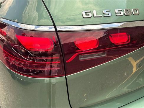 Certified 2026 Mercedes-Benz GLS 580 4MATIC image 32