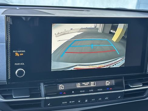 Certified 2025 Toyota Sienna XLE w/ XLE Plus Package FWD image 20