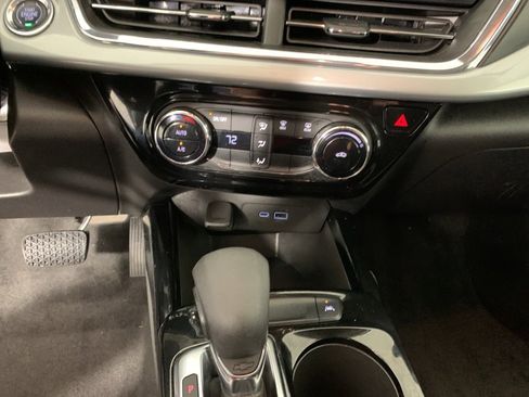 Used 2025 Chevrolet Trax LT image 24