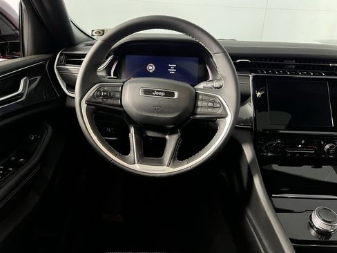 Used 2023 Jeep Grand Cherokee L Laredo image 15