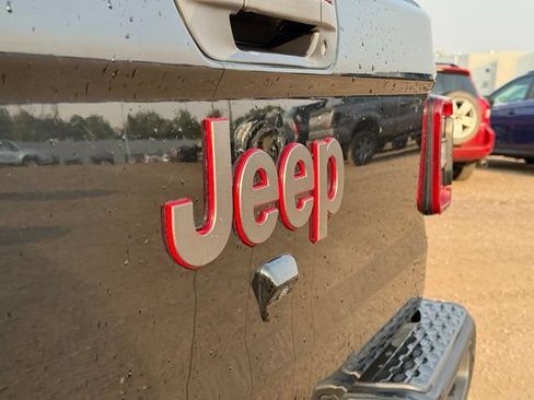 Used 2021 Jeep Gladiator Rubicon AWD/4WD image 16