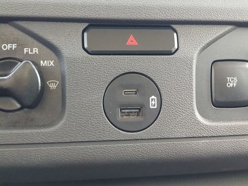 New 2025 Ford E-450 and Econoline 450 Super Duty w/ Power Equipment Group image 18