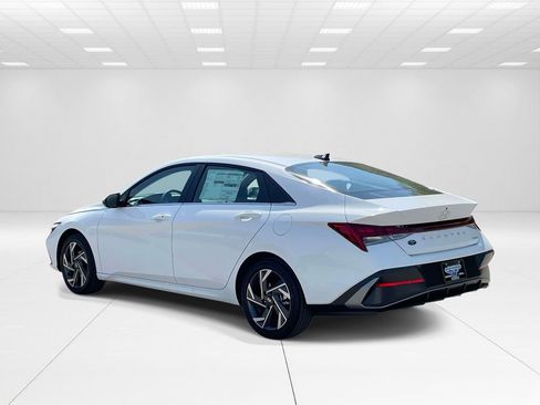 New 2026 Hyundai Elantra Limited w/ Cargo Package FWD image 4