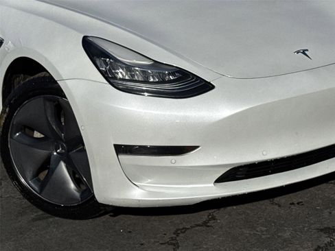 Used 2020 Tesla Model 3 Standard Range Plus image 3