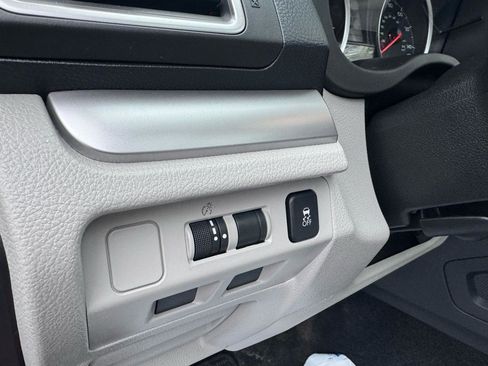 Used 2016 Subaru Forester 2.5i Premium w/ All-Weather Package image 17