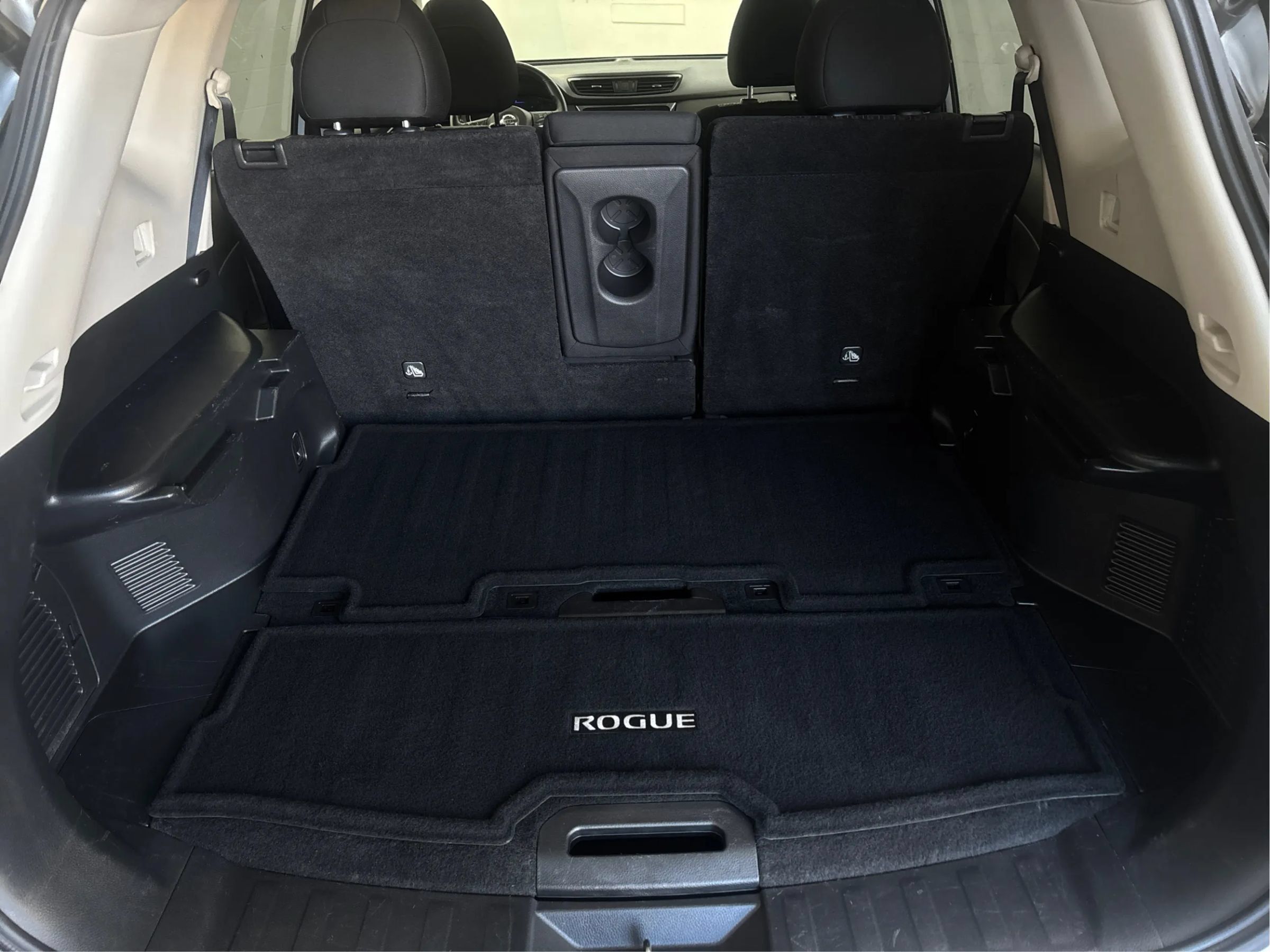 Used 2018 Nissan Rogue SV AWD/4WD image 16