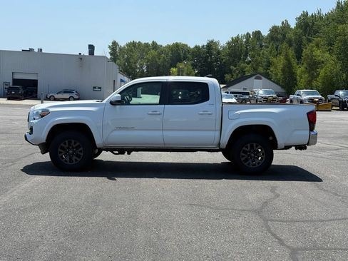 Certified 2023 Toyota Tacoma SR5 AWD/4WD image 2