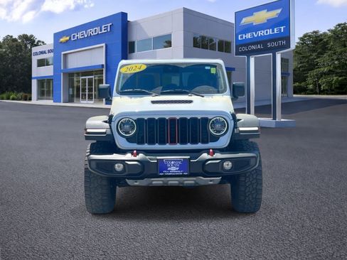 Used 2024 Jeep Gladiator Mojave w/ Convenience Group AWD/4WD image 10