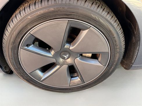 Used 2023 Tesla Model 3 Standard Range image 29