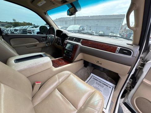 Used 2012 Chevrolet Suburban LTZ AWD/4WD image 35