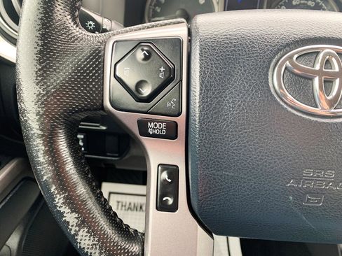 Used 2016 Toyota Tacoma SR5 AWD/4WD image 8