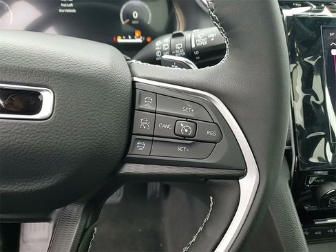 New 2025 Jeep Grand Cherokee Laredo X w/ Luxury Tech Group I image 28