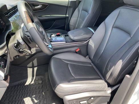 Used 2023 Audi Q8 Prestige w/ Prestige Package AWD/4WD image 11