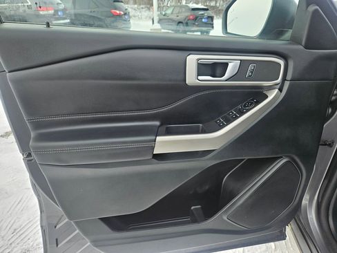 Used 2022 Ford Explorer XLT w/ Equipment Group 202A image 22