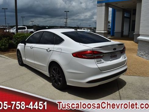 Used 2018 Ford Fusion SE w/ Equipment Group 601A FWD image 7