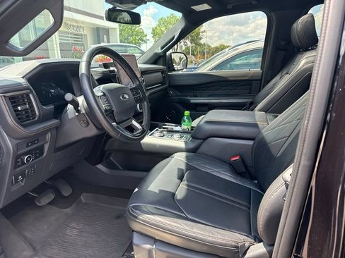 Used 2024 Ford Expedition Platinum AWD/4WD image 19