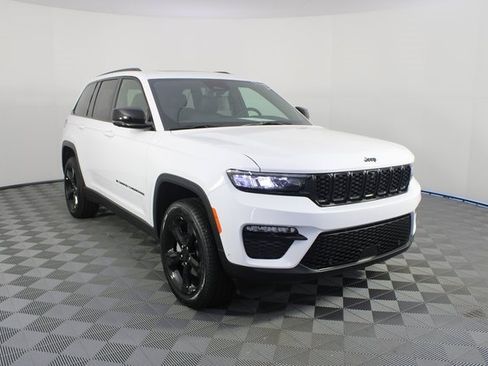 New 2025 Jeep Grand Cherokee Limited image 30