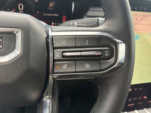 Used 2025 GMC Acadia Elevation image 27