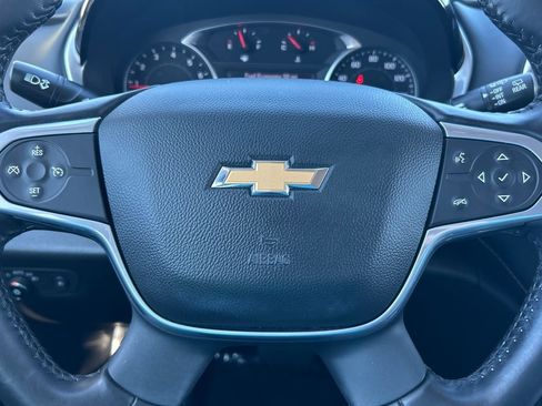 Used 2021 Chevrolet Traverse LT image 11