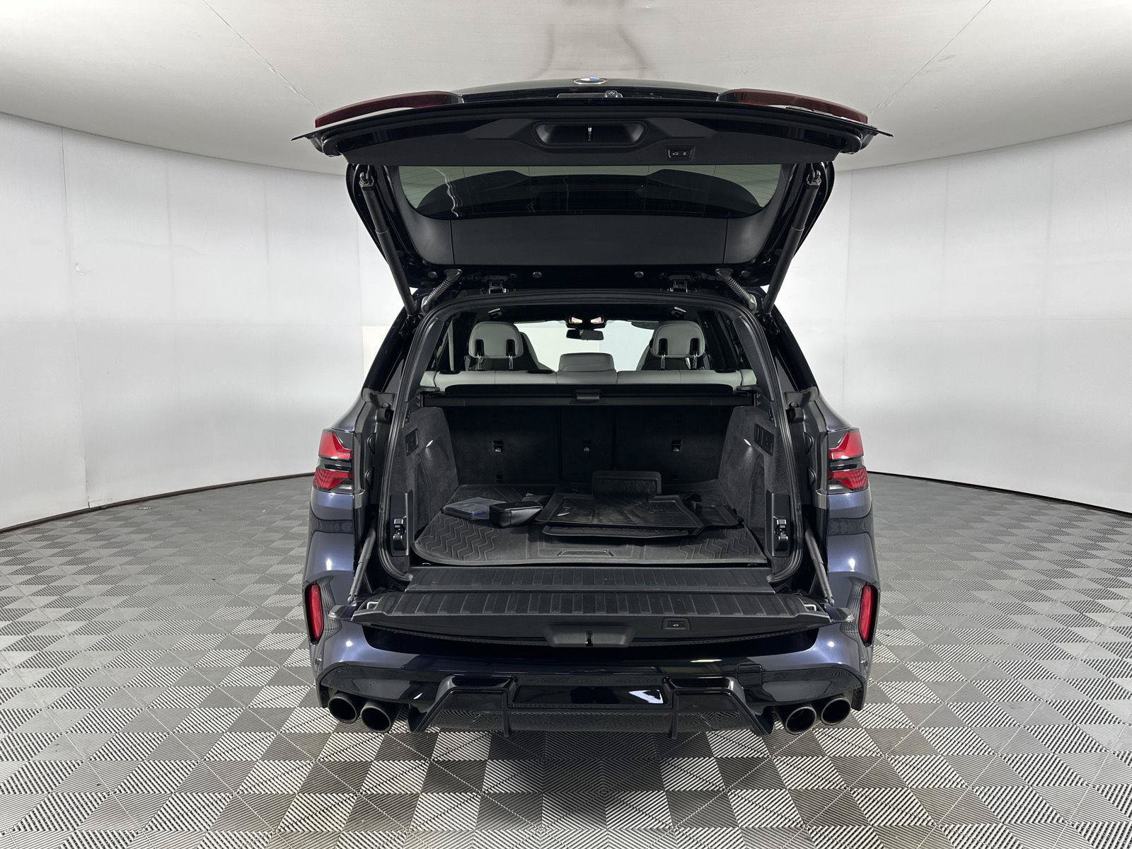 Used 2024 BMW X5 M Competition w/ Executive Package AWD/4WD image 23