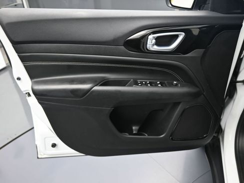 Used 2023 Jeep Compass Altitude image 12