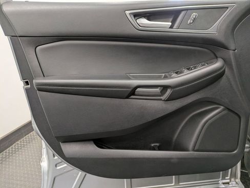 Used 2022 Ford Edge SE w/ Black Appearance Package AWD/4WD image 8