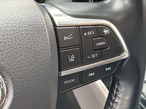 Used 2021 Toyota Highlander L image 33