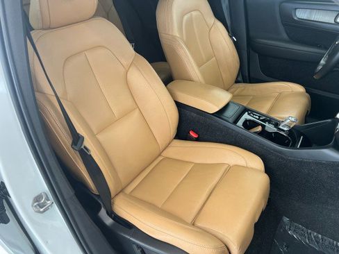 Used 2019 Volvo XC40 T5 Inscription image 15
