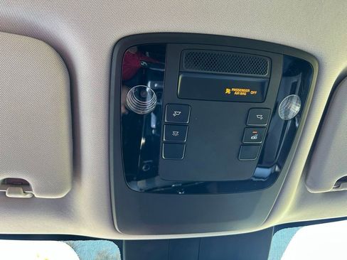 Used 2022 Kia Carnival LX FWD image 32