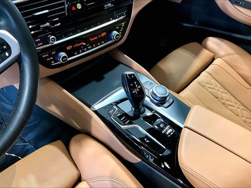 Used 2022 BMW 530i w/ M Sport Package RWD image 15
