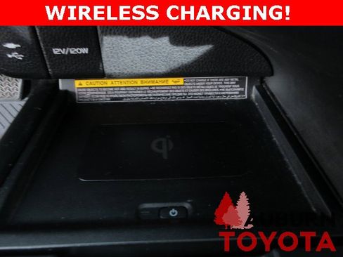 Used 2019 Toyota Camry SE w/ Sunroof Package image 18