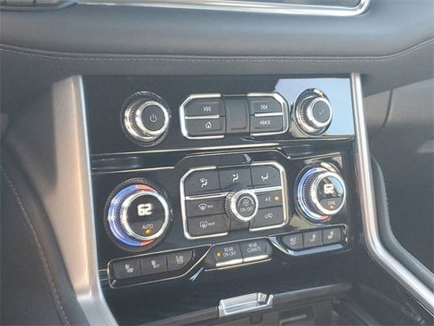 Used 2024 GMC Yukon XL Denali image 20