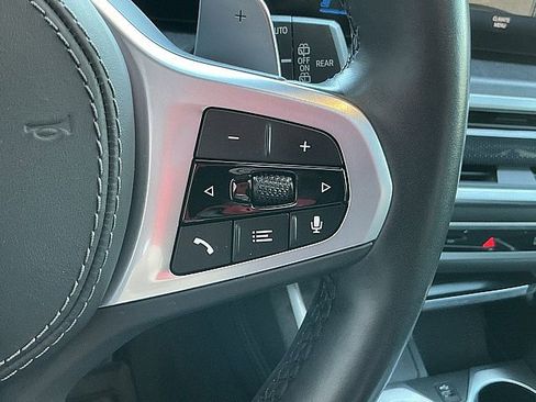 Used 2023 BMW X7 xDrive40i w/ M Sport Package image 31