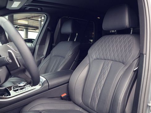 Used 2025 BMW X5 xDrive50e w/ Executive Package image 5