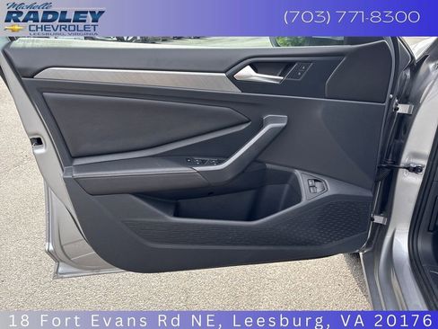 Used 2024 Volkswagen Jetta SE FWD image 12