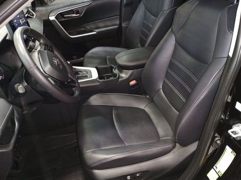 Used 2023 Toyota RAV4 XLE Premium image 5