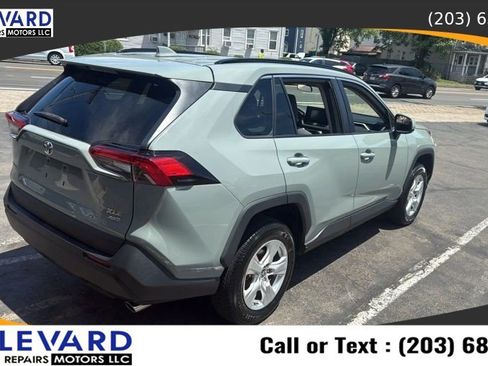 Used 2021 Toyota RAV4 XLE AWD/4WD image 7