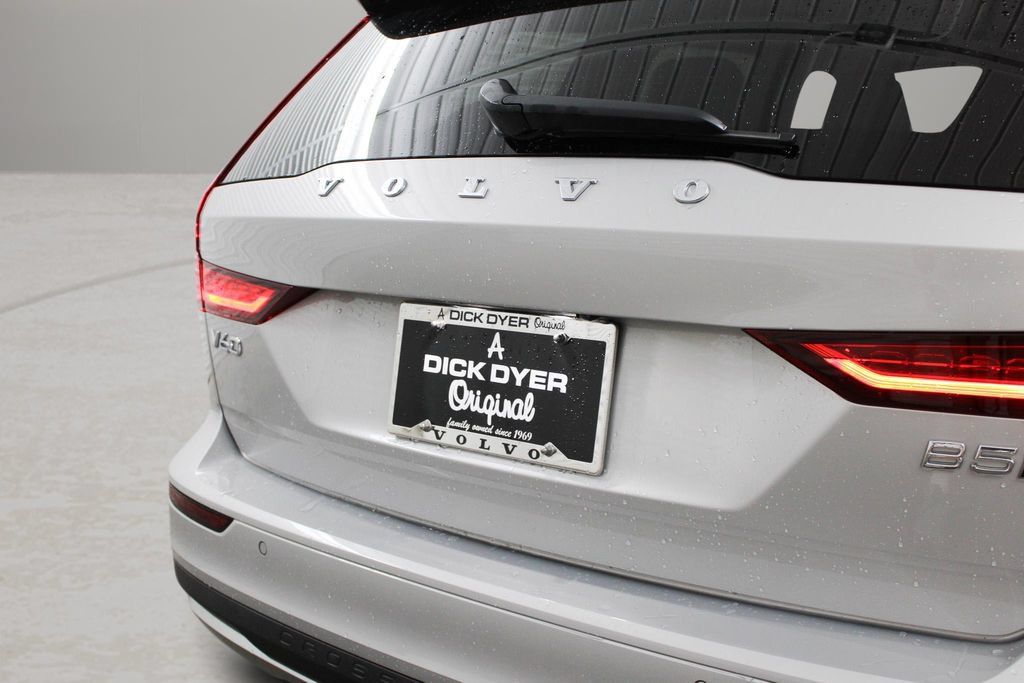 Used 2025 Volvo V60 B5 Cross Country Plus AWD/4WD image 33