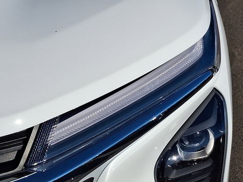 Used 2024 Chevrolet Trax LT image 9