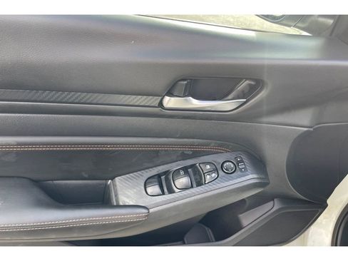 Used 2019 Nissan Altima 2.5 SR w/ SR Premium Package FWD image 11