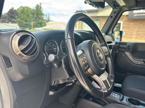 Used 2018 Jeep Wrangler Unlimited Sport AWD/4WD image 28