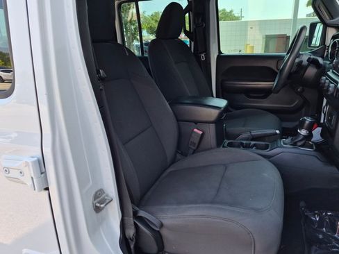 Used 2018 Jeep Wrangler Unlimited Sport AWD/4WD image 19