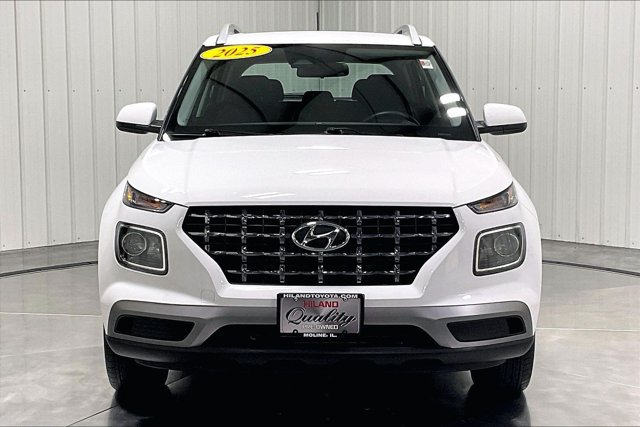 Used 2025 Hyundai Venue SEL FWD image 2