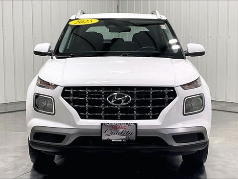 Used 2025 Hyundai Venue SEL FWD image 2