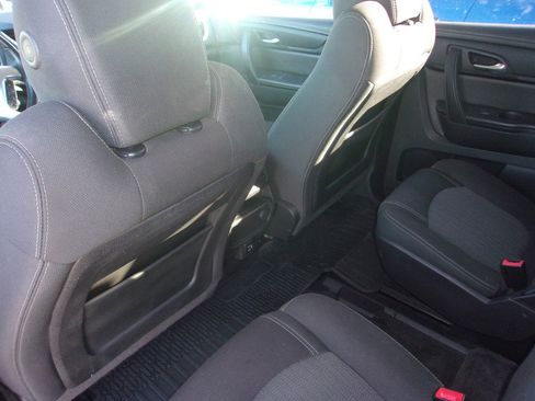 Used 2017 Chevrolet Traverse LT image 13