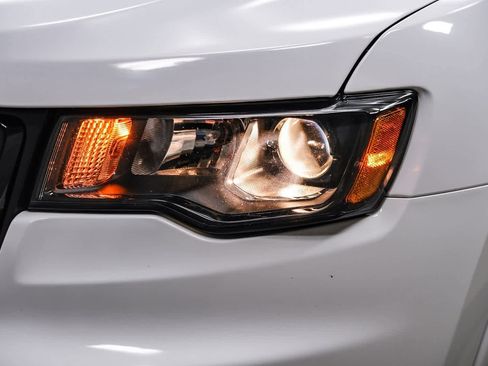 Used 2020 Jeep Grand Cherokee Altitude image 11