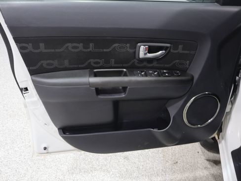 Used 2013 Kia Soul + FWD image 13