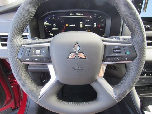 New 2025 Mitsubishi Outlander SE image 24